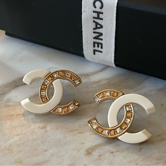 CHANEL Large CC Stud Earrings White Resin with Gold-tone Metal and Crystals - Picture 1 of 10